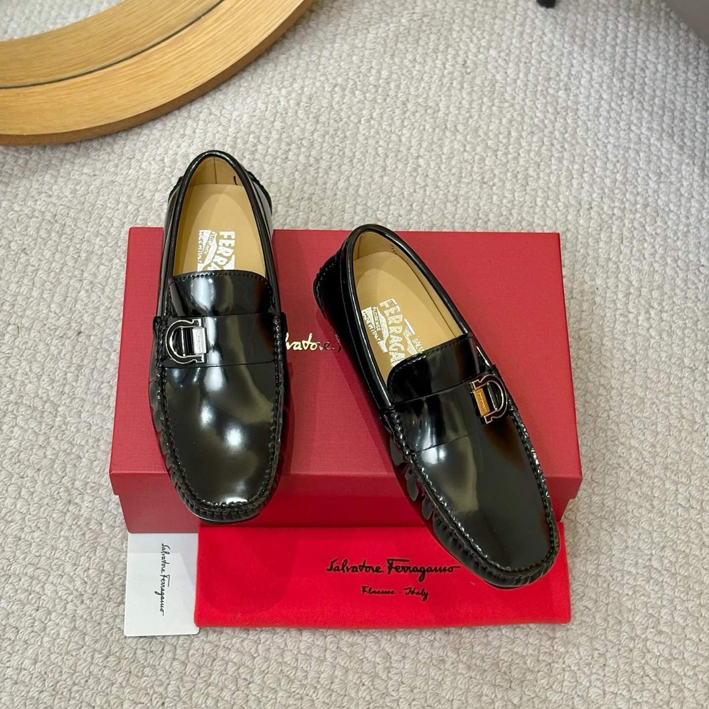 Men's men's shoes 💰420 (Yangli) Ferragamo 〰Ferragamo 2⃣️0⃣️2⃣️5️⃣ New series 👊🏻 Upper 🇮🇹 Italian imported calfskin, original outsole molding. Water-dyed sheepskin lining. The identity of every successful man is set off, and the upper and lower shoes are elegant and stable🚶🏻🚶🏻The high-end custom counter original replica is an eternal classic🔍️Number of codes: 38-46 with counter packaging